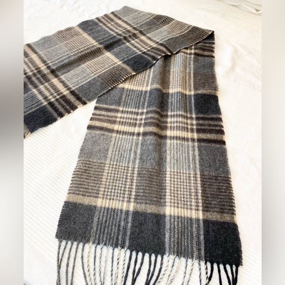 Fraas Cashmere Plaid Scarf - Picture 7 of 9
